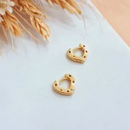 Argolinha coração com coraçãozinho vazado na lateral