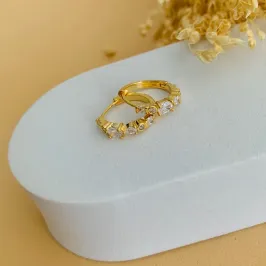 Argolinha média cravejada