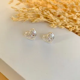 Brinco coração com espirito santo cravejado