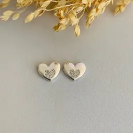 Brinco coração liso com coração cravejado prata