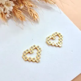 Brinco coração quadriculado cravejado