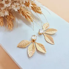 Brinco m tree folhas com ponto de luz