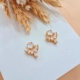 Brinco majestade 7 zircônias ovais e 1 redonda