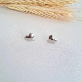 Brinco coraçãozinho liso aço inoxidável