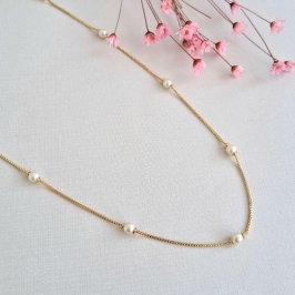 Choker pérolas distantes