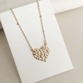 Colar coração com folhas