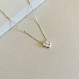 Colar coração de zircônia banho em prata