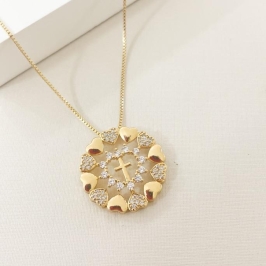 Colar mandala corações com cruz no meio