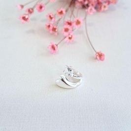 Piercing fake coração liso e ponto de luz