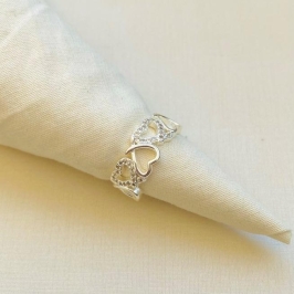 Anel corações cravejados e lisos