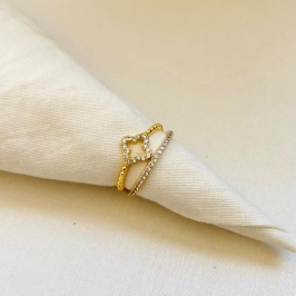 Anel cravejado com trevo vazado