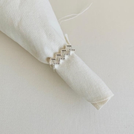 Anel ondas uma cravejada