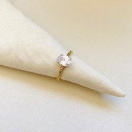 Anel Solitario luxo com detalhes na lateral