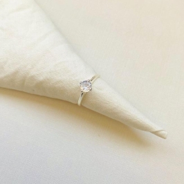 Anel solitário quatro garras