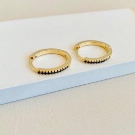 Argola micro zirconias pretas