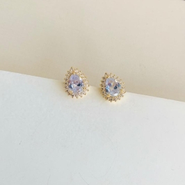 Brinco gota cravejada