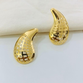 Brinco gota detalhes vazados