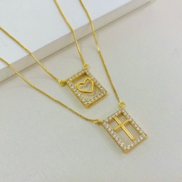 Colar duplo Cruz e Coração Cravejados