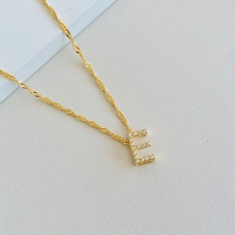 Colar inicial E cravejada