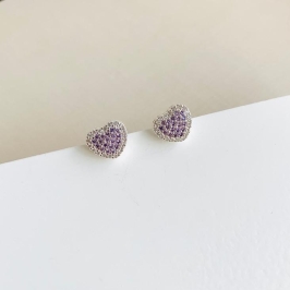 Brinco coração cravejado lilas e cristais