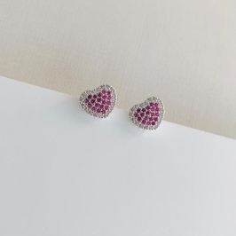 Brinco coração cravejado rosa e cristais