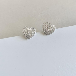 Brinco coração de mini quadrados