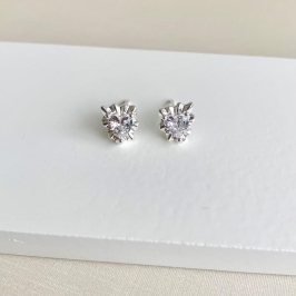 Brinco coração de zirconia liso em volta