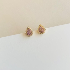 Brinco gota cravejado lilas e cristais