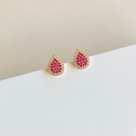 Brinco gota cravejado rosa e cristais