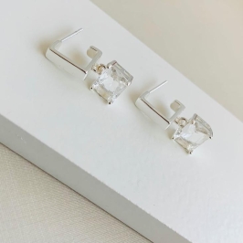 Brinco meio quadrado com zirconia