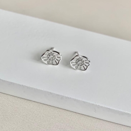 Brinco organico com meio cravejado