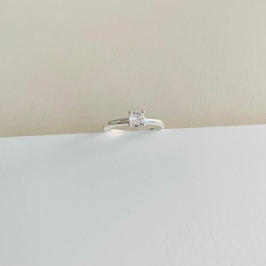 Anel solitário quatro garras