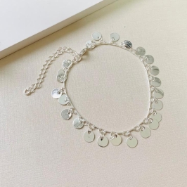 Pulseira com círculo pendurados