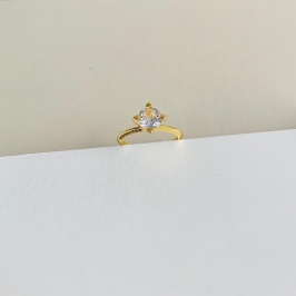 Anel solitario alto agarras cravejadas