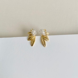 Brinco meia flor dois banhos