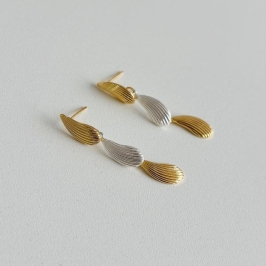 Brinco luxo 3 folhas dois banhos