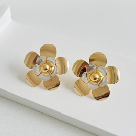 Brinco luxo flor com bolinha no meio dois banhos