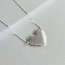 Colar coração escovado