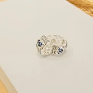 Argola cravejada com coração banho em prata