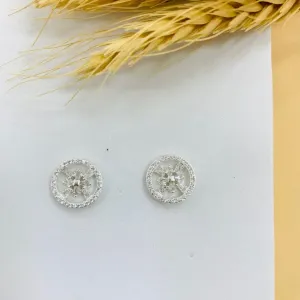 Brinco círculo com flor no meio prata