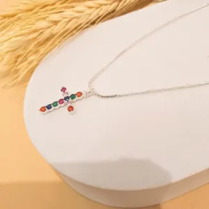 Colar com cruz cravejada colors banho em prata