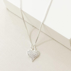 Colar coração delicado cravejado - prata