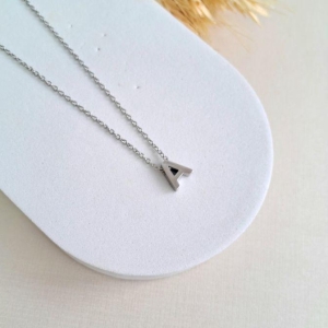 Colar letra A aço inoxidável