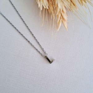 Colar letra L aço inoxidável