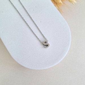 Colar letra S aço inoxidável