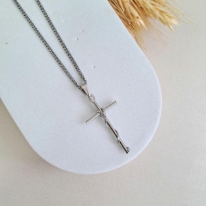 Corrente cruz detalhada