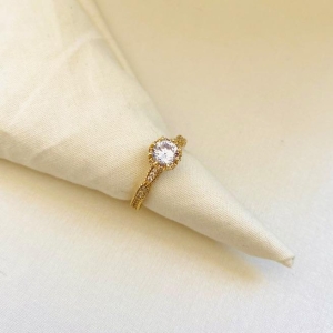 Anel solitario de noivado - laterais toda cravejadas