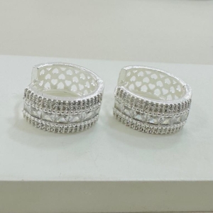 Argola Luxuosa com zirconias