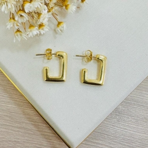 Argola sofisticada quadrada