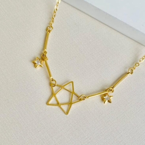 Choker estelar com estrelas em zircônias e estrela vazada